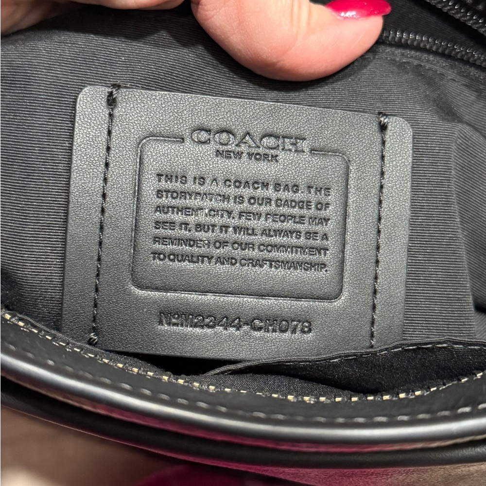 Coach Black Signature Messenger Bag - Picture 3 of 3
